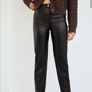 Aritzia Melina cropped pant (BLACK-NOT SOLD ONLINE)